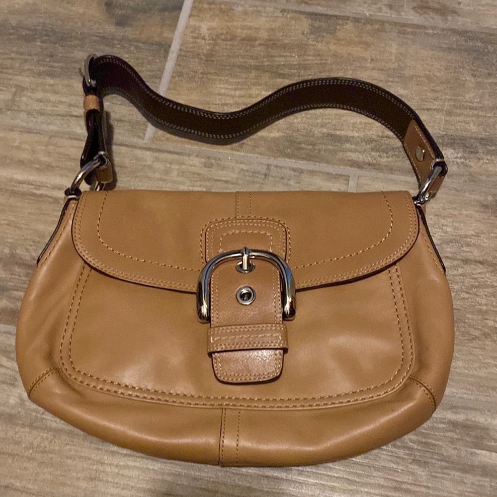 EUC Tan coach purse with matching wristlet